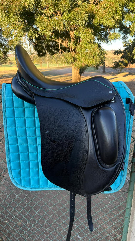Loxley 17.5”, MW, black dressage saddle
