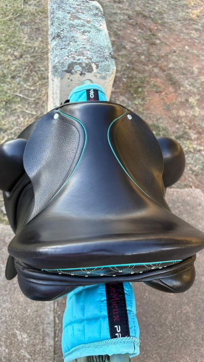 Loxley 17.5”, MW, black dressage saddle