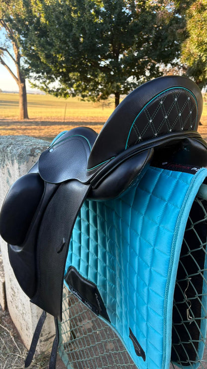 Loxley 17.5”, MW, black dressage saddle