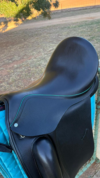 Loxley 17.5”, MW, black dressage saddle
