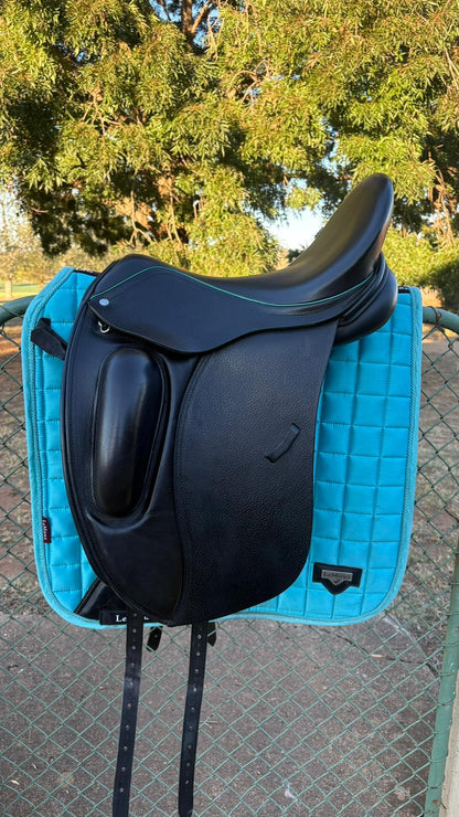 Loxley 17.5”, MW, black dressage saddle