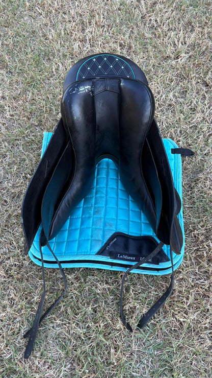 Loxley 17.5”, MW, black dressage saddle